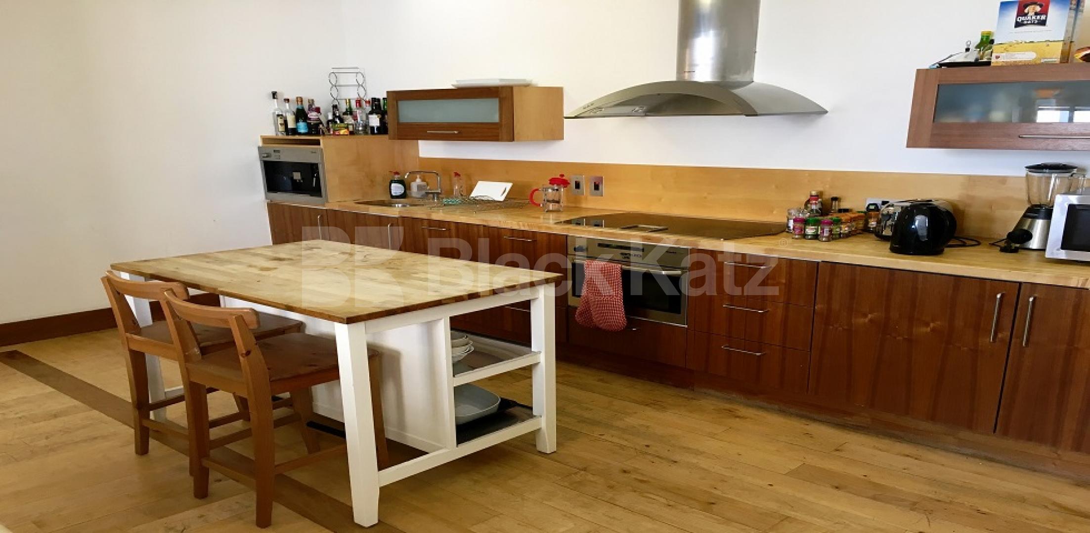 			LET , 2 Bedroom, 1 bath, 1 reception Apartment			 Bermondsey Wall West, Shad Thames